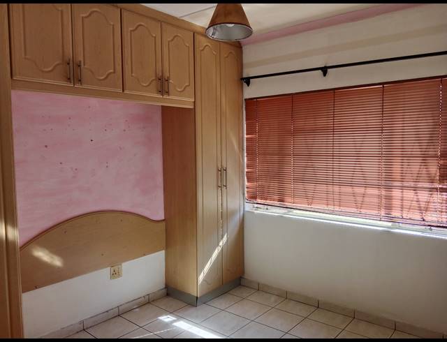 3 BEDROOM FREEHOLD FOR SALE IN RAISETHORPE